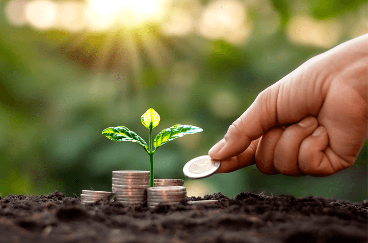 Ako začať investovať peniaze: Tipy pre začiatočníkov